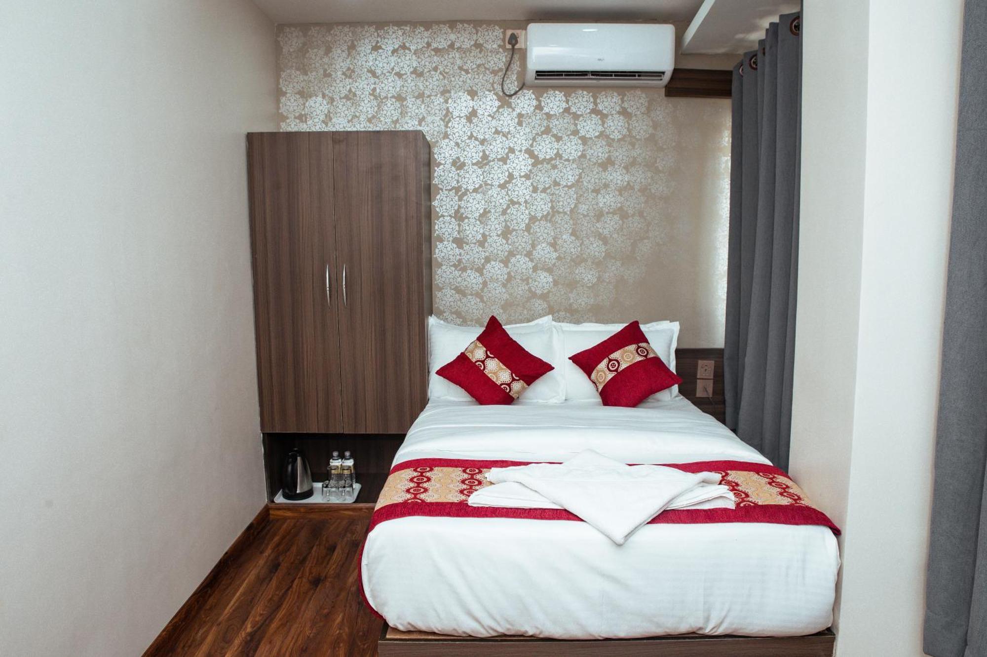 Kusum Airport Hotel Kathmandu Exterior photo
