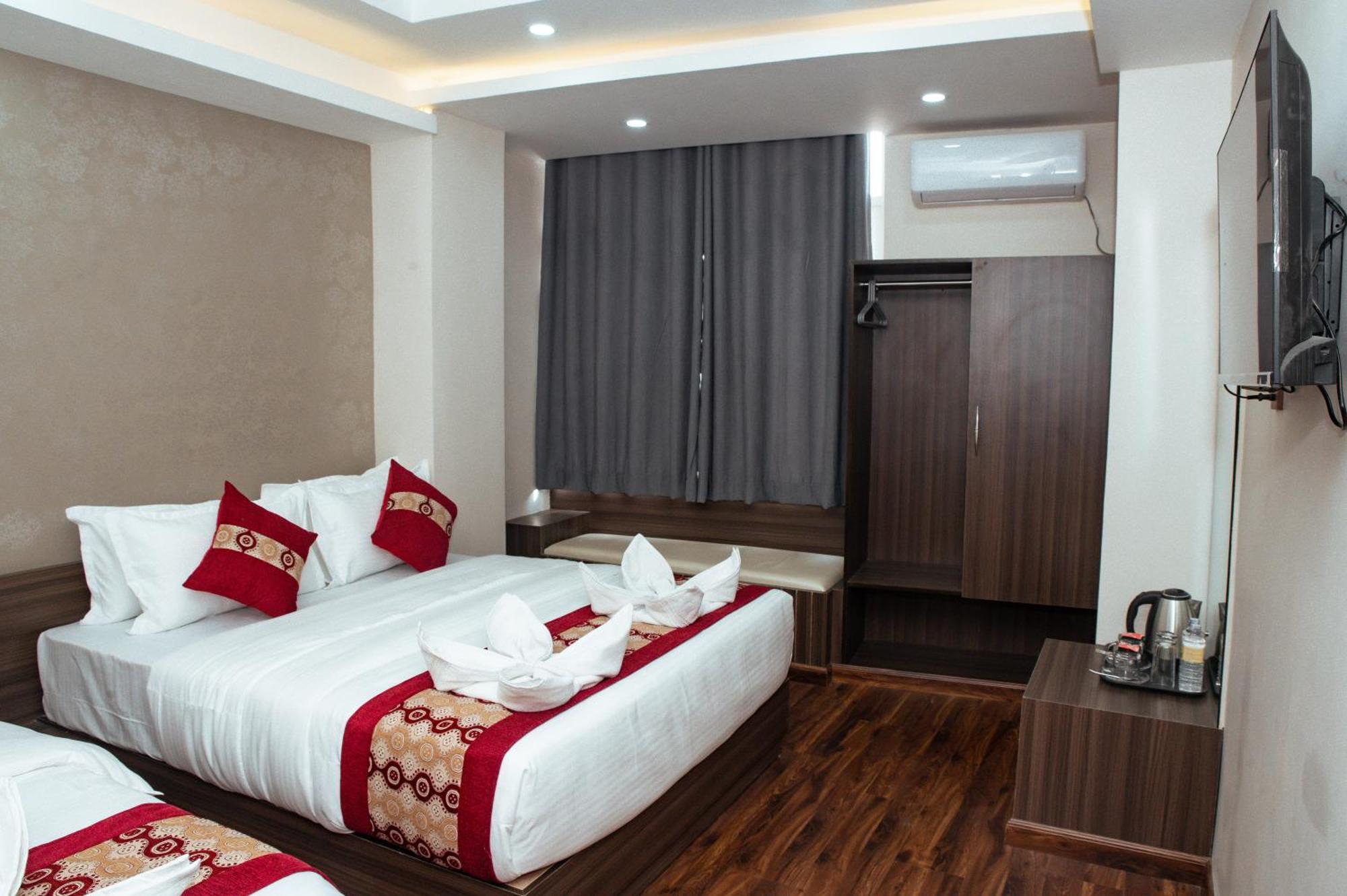 Kusum Airport Hotel Kathmandu Exterior photo